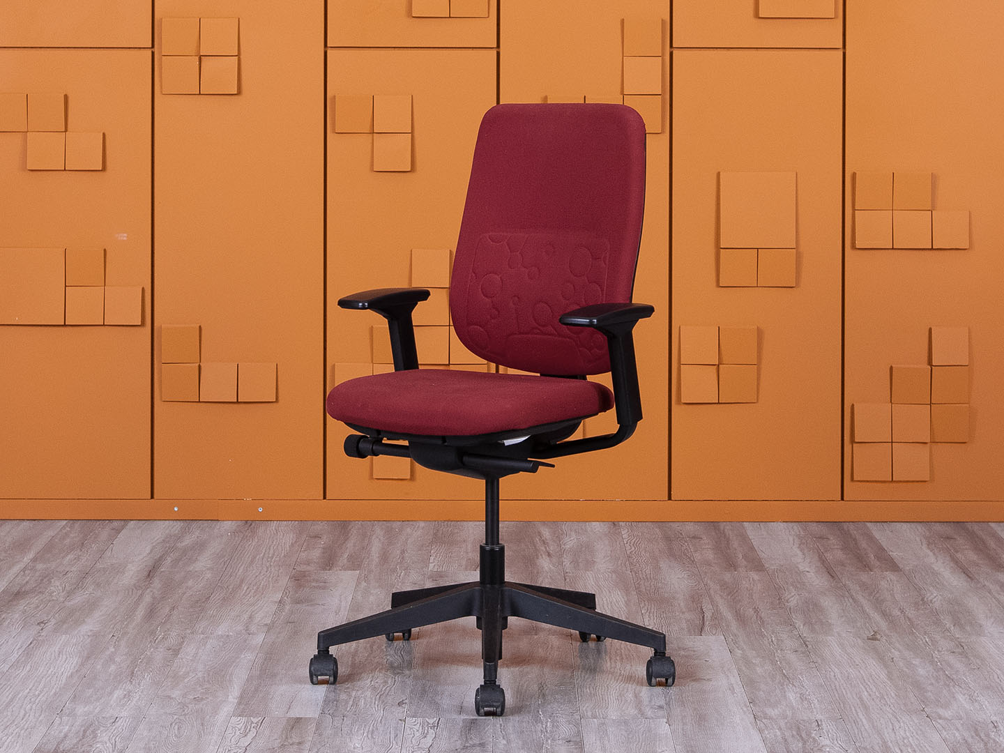 Офисное кресло для персонала  SteelCase Ткань Красный   (КПТК-30045)