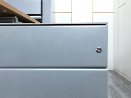 Комплект офисной мебели Herman Miller 3 200х1 800х1 000 ЛДСП Орех   (КОМХ-17082)