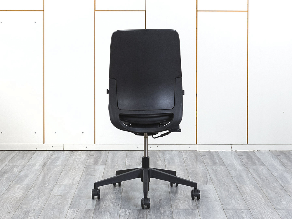 Офисное кресло для персонала  SteelCase Кожа Черный   (КПКЧ-30074)