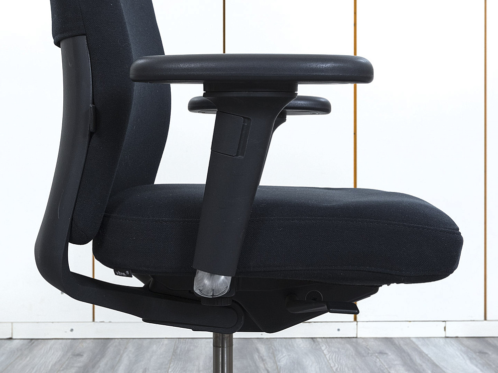 Офисное кресло для персонала  VITRA Ткань Черный   (КПТЧ7-26013)