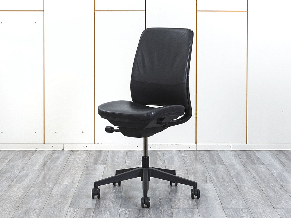 Офисное кресло для персонала  SteelCase Кожа Черный   (КПКЧ-30074)